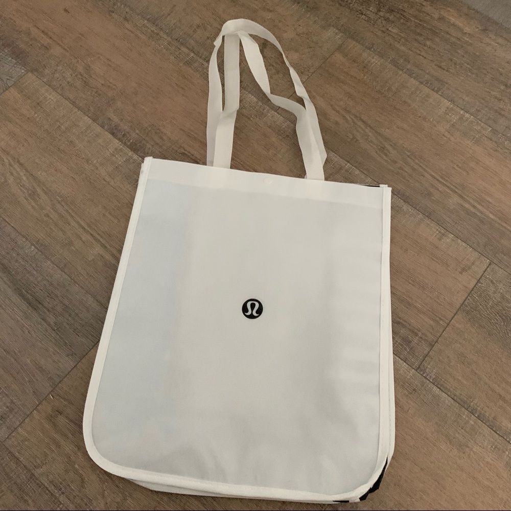 Lululemon shopping bag